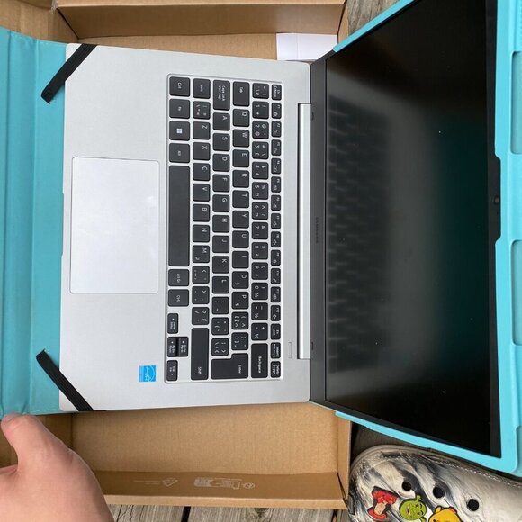 Samsung Galaxy Book Go 14" Laptop - Silver Qualcomm Snapdragon 7c/128GB SSD/4GB - Picture 3 of 8